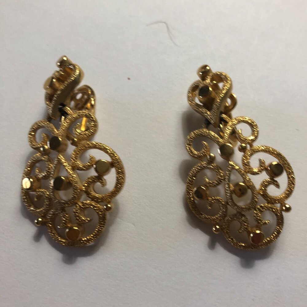 Vintage Trifari gold toned clip on filigree earrings